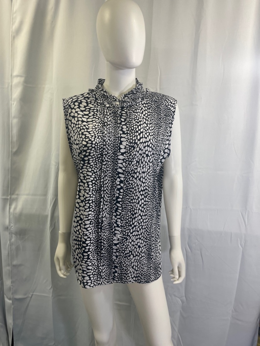 Black & White Sleeveless Ruffle-Tie Blouse